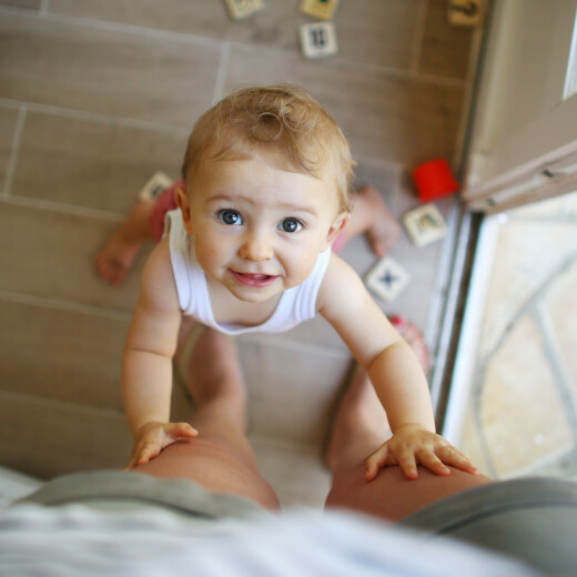 Bébé sous surveillance