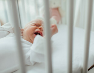 فك رموز أسباب بكاء الطفل