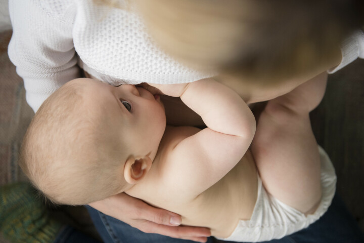 AVIS D’EXPERT : comment aider votre bébé à ouvrir grand la bouche ?