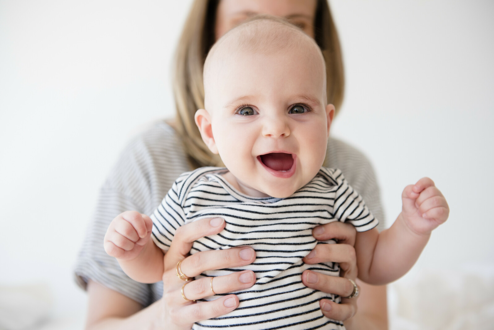 Les écharpes de portage, un choix rassurant pour les jeunes parents
