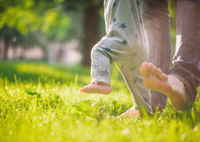 Le guide du premier voyage avec bébé : que mettre dans la valise d&rsquo;été ?