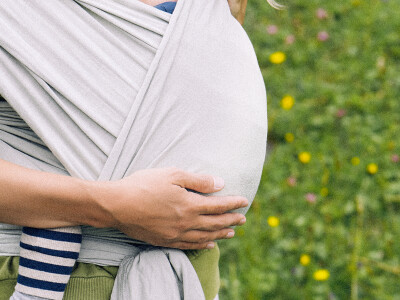 Comment bien choisir un porte-bébé physiologique ?
